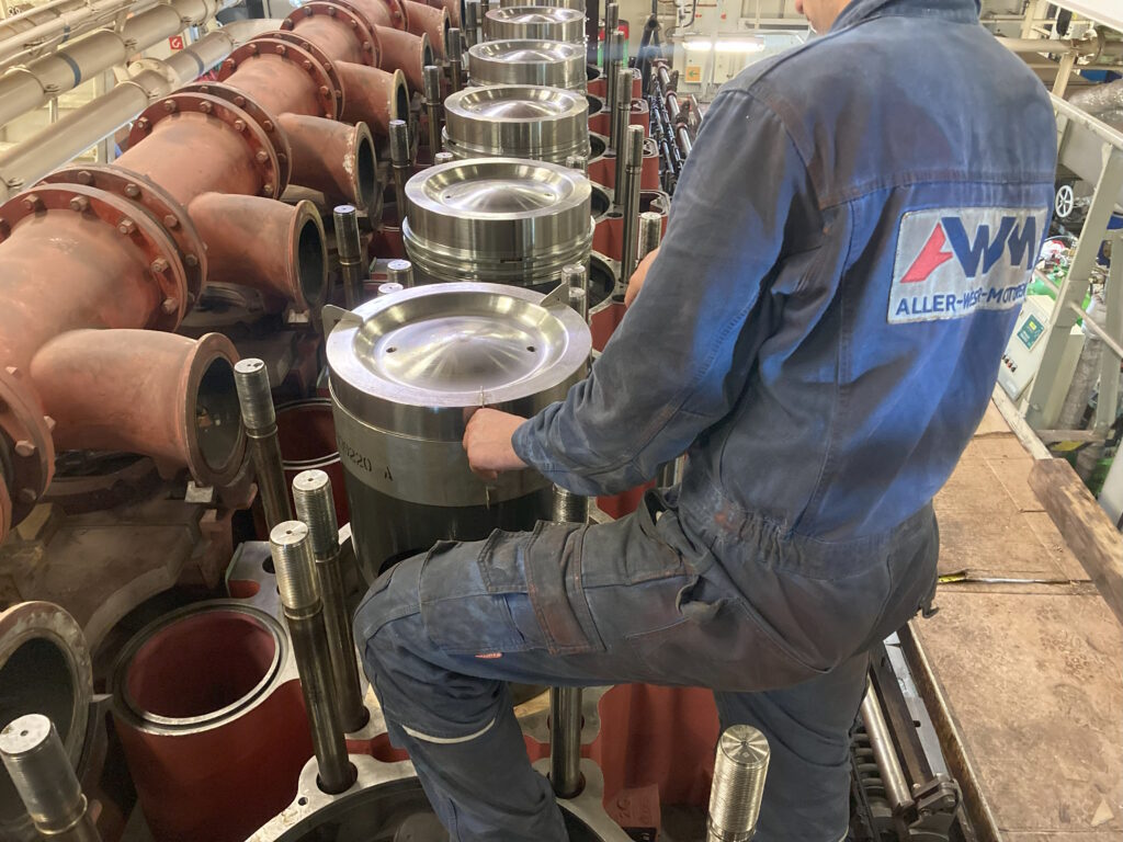 Arbeiter am arbeiten von Aller Weser Motoren